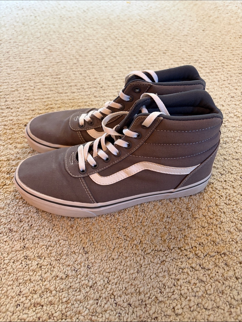 Vans Women’s High Top Sneakers in Gray